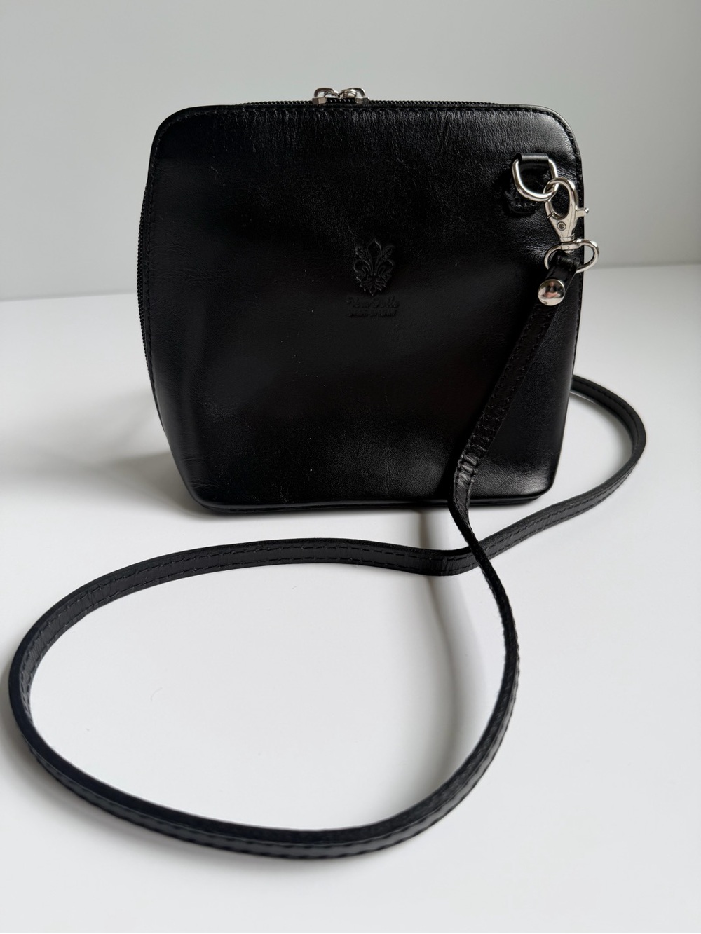 Vera Pelle Sleek Leather Mini Dome Purse Crossbody Strap Made in Italy